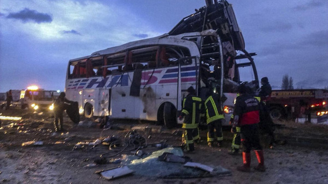 Konyada trafik kazası: 5 ölü 25 yaralı!