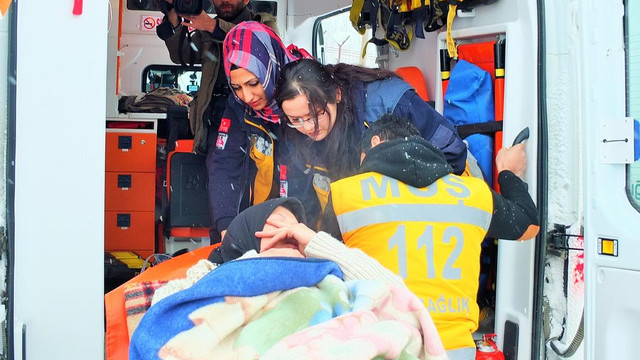 Köyde mahsur kalan hamile kadın kurtarıldı