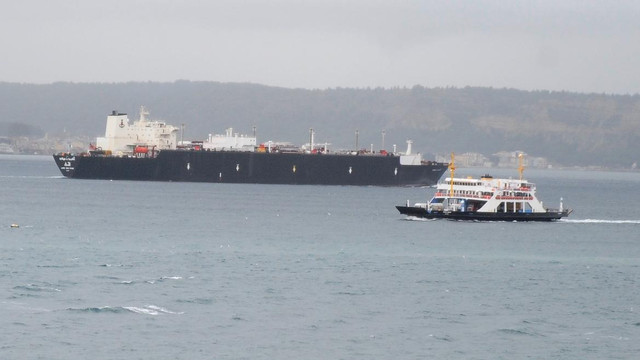 Çanakkale Boğazından doğalgaz tankeri geçiş yaptı