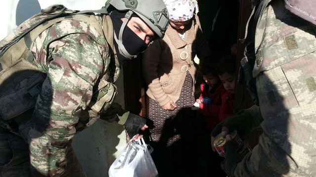 Mehmetçik'ten Silopili çocuklara "şefkat eli"