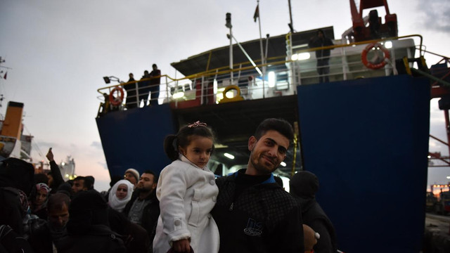 Mersin açıklarında bekleyen feribotlar