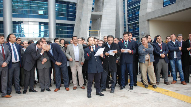 Mübaşirlerden "kadro" eylemi