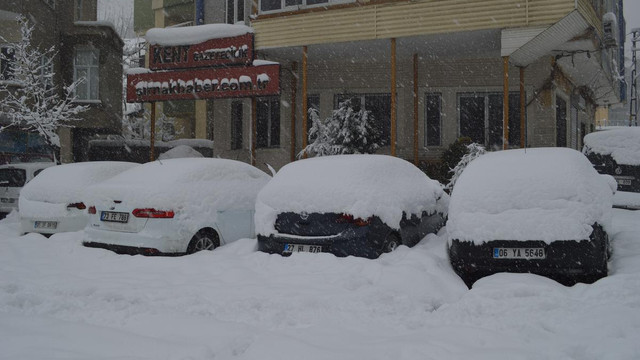 Hava ve kara ulaşımına kar engeli
