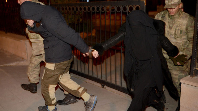 Suriye sınırında yabancı uyruklu 2 kişinin yakalanması