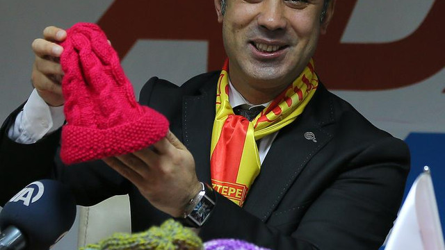 "Suriyeli mülteciler için bir atkı da sen ör"