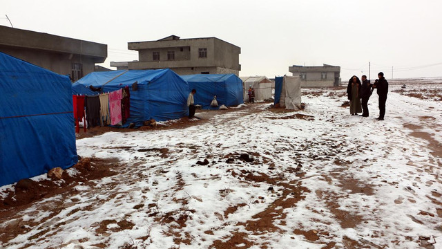 Suriyeli sığınmacılar soğukla mücadele ediyor