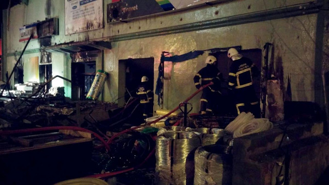 Tokat'ta inşaat malzemesi satan iş yerindeki yangın