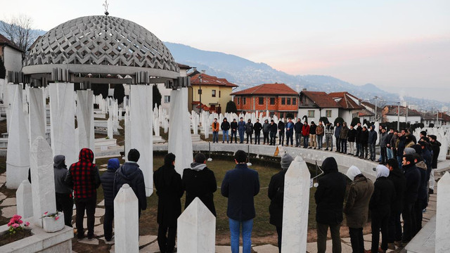 Türk ve Boşnak öğrenciler "secdede buluşuyor"