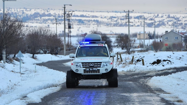 Uşak'ta 5 hastaya paletli ambulanslarla ulaşıldı