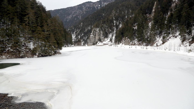 Uzungöl buz tuttu