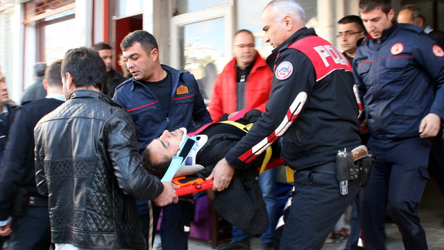 Yuk asansorun halati koptu: 3 yarali