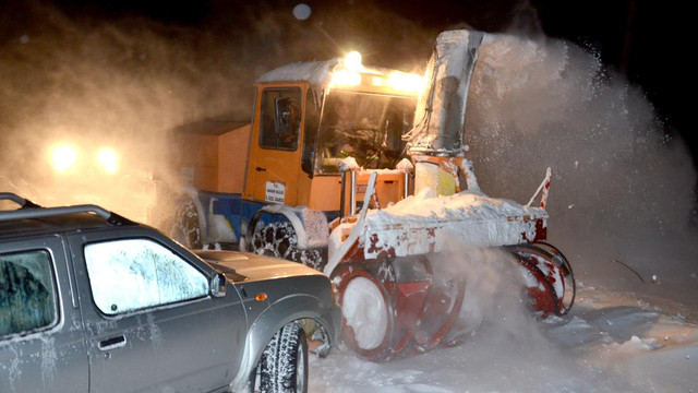 Yüksekova'da mahsur kalan vatandaşlar kurtarıldı