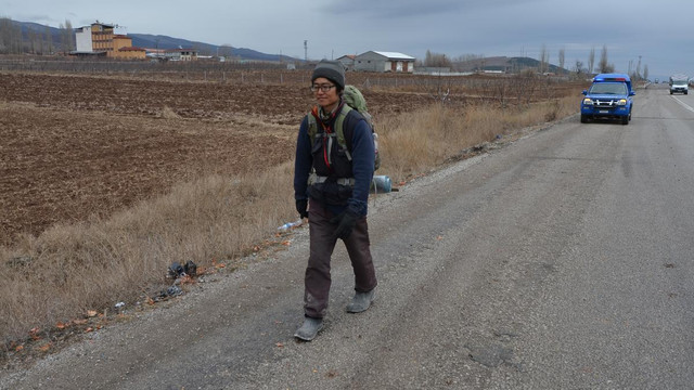 Yürüyerek Çin'den Portekiz'e gidiyor