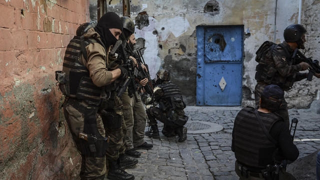 Diyarbakır Surda teröristler 150 metrekarelik alana sıkıştırıldı