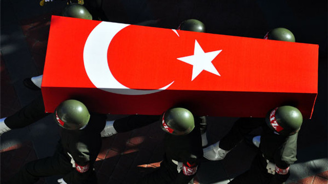 Diyarbakır Surda 1 asker şehit düştü 2 asker yaralandı