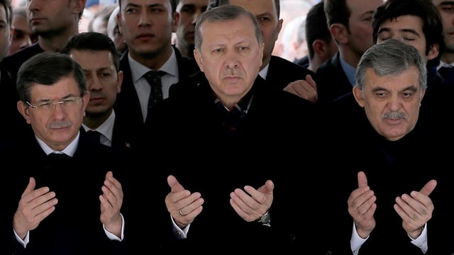 Eski Cumhurbaşkanı Abdullah Gülün kayınpederi Ahmet Özyurt toprağa verildi