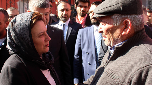 Çevre ve Şehircilik Bakanı Güldemet Sarı şehit ailelerine taziyede bulundu