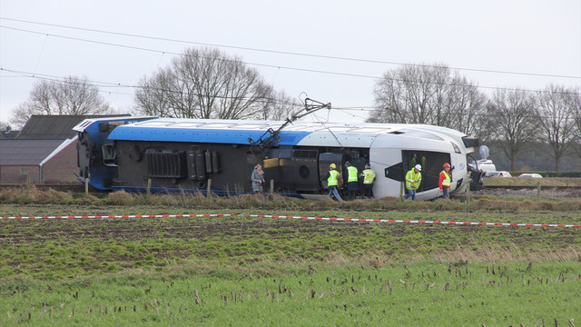 Hollandada yolcu treni vince çarptı: 1 ölü çok sayıda yaralı...