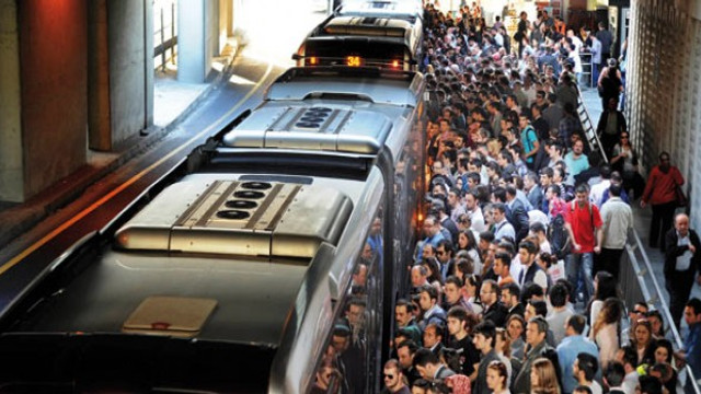 Boş metrobüs için ekstra para ödenecek!