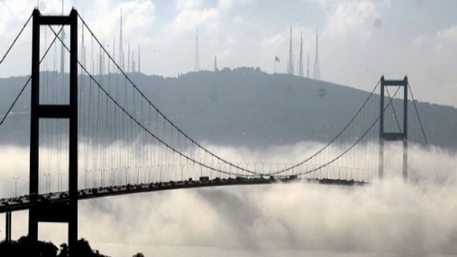 İstanbulda yoğun sis deniz ulaşımını olumsuz etkiliyor