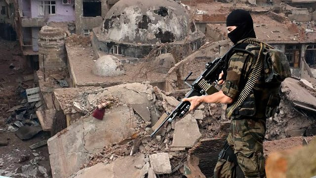 Diyarbakırın Sur ilçesinde PKK ana karargahı yerle bir edildi