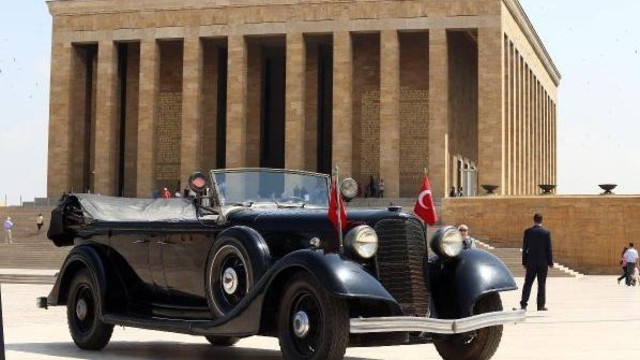 Samsunda otomobil tamircisi Atatürkün makam aracının benzerini yaptı
