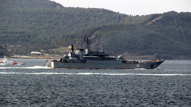 Rus askeri gemisi Çanakkale Boğazından geçti