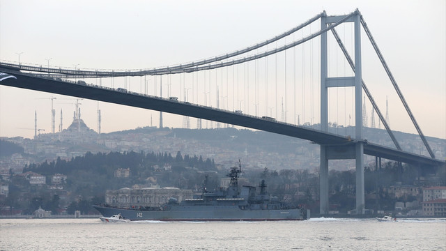 Rus askeri gemisi İstanbul Boğazından geçti