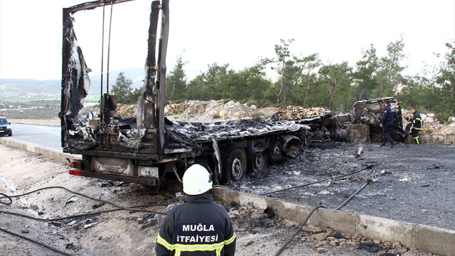 Muğla Milasta şarampole devrilen tır alev aldı: 1 ölü