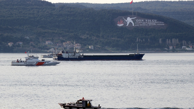 Rus askeri gemisi Kazan-60 Çanakkale Boğazından geçti
