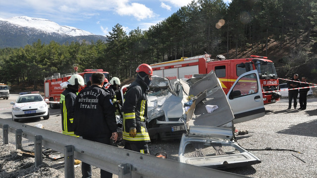 Denizlide trafik kazası: 4 kişi öldü 1 kişi yaralandı