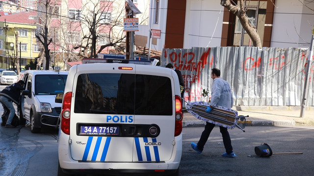 İstanbul Gaziosmanpaşada silahlı saldırı sonucu 2 kişi yaralandı