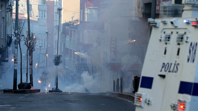 Berkin Elvanın ölüm yıl dönümü sebebiyle gösteri yapan gruba polis müdahale etti