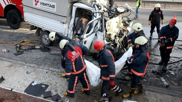 İstanbul TEM Otoyolunda kaza: 2 ölü!