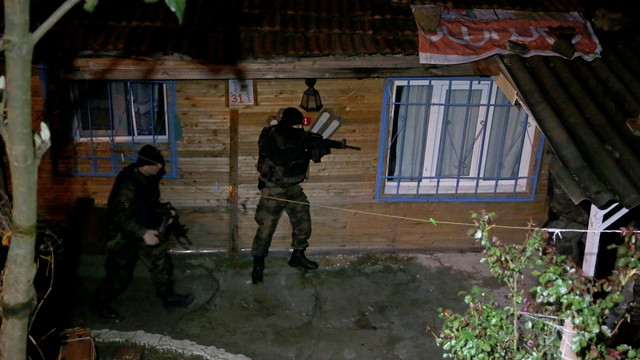 İstanbulda 10 adrese uyuşturucu operasyonu düzenlendi