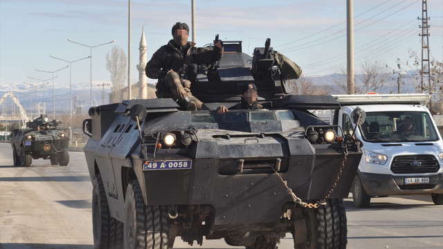 Muşta terör örgütü PKKya yönelik operasyonda 10 kişi gözaltına alındı