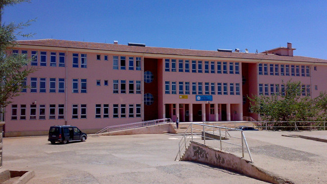 Nusaybinde teröristlerin ateşe verdiği Misak-ı Milli Ortaokulu büyük oranda zarar gördü