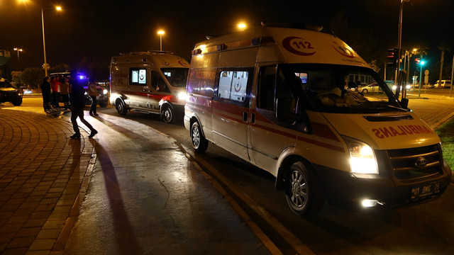 Adana Seyhanda yüzüne molotofkokteyli isabet eden polis yaralandı