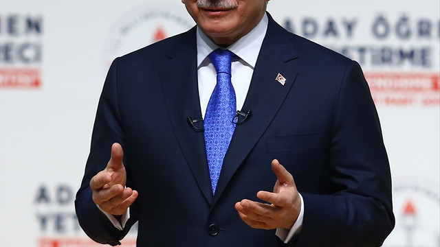 Davutoğlu, aday öğretmenlere hitap etti