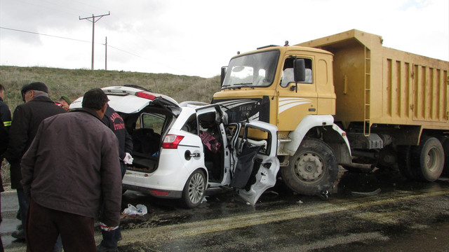 Afyonkarahisar'da trafik kazası: 1 ölü, 2 yaralı