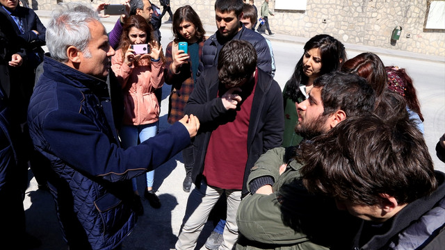 Anadolu Üniversitesinde afiş gerginliği