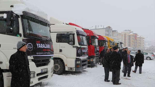 Bayırbucak'a 8 tır yardım