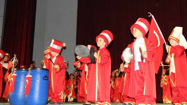 Bidondan davul, çöp poşetinden elbise