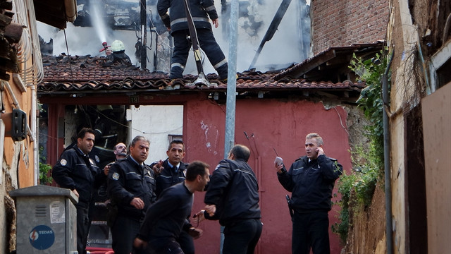 Bursa'da iki katlı ahşap evde yangın