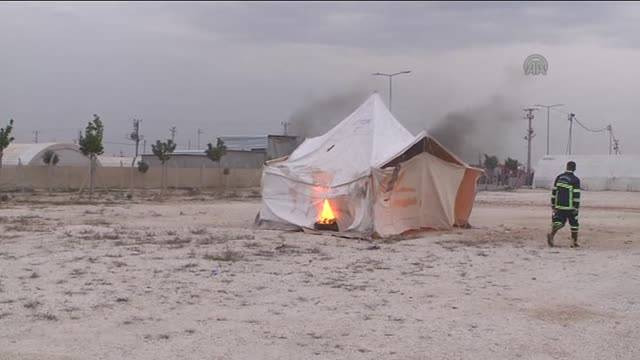 Şanlıurfada çadır kentte çıkan yangında 2 çocuk yaşamını yitirdi