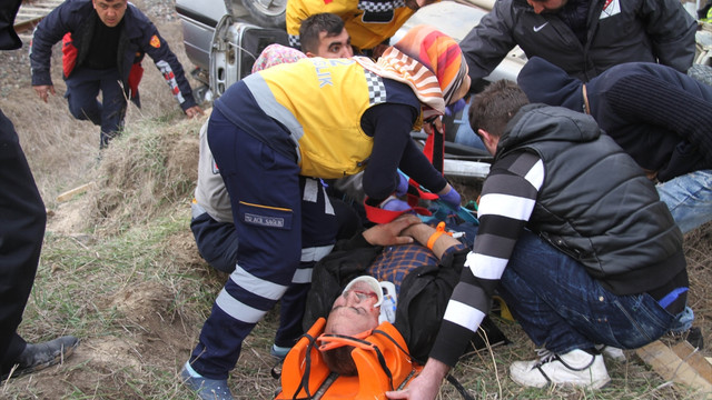 Çankırı'da otomobil çukura yuvarlandı: 2 ölü, 2 yaralı