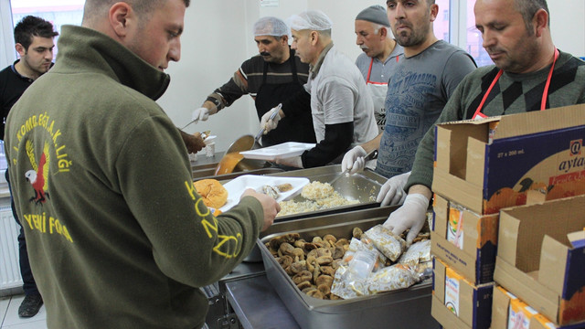 Çorum'dan Yüksekova'daki güvenlik güçlerine kuruyemiş