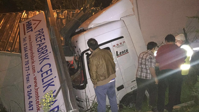 Direksiyonda kalp krizi geçiren sürücü öldü