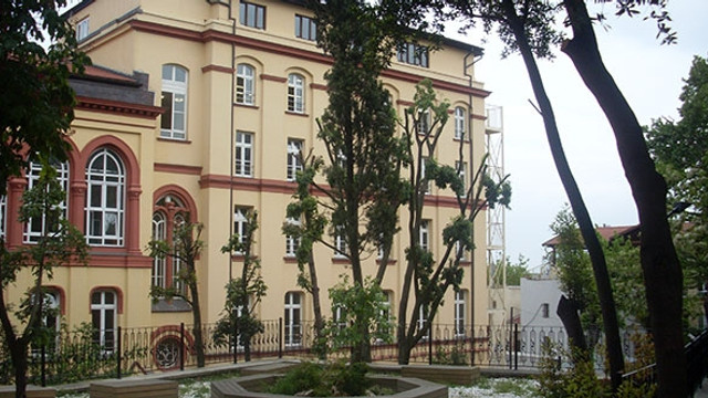 Özel Alman Lisesi güvenlik önlemleri sebebiyle eğitime ara verdi