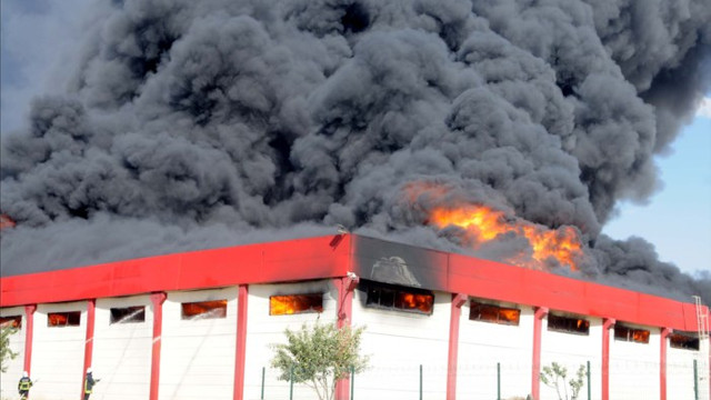 Tekirdağda geri dönüşüm fabrikası yandı